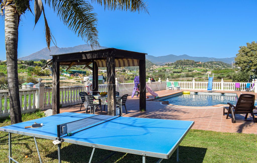 Buy 5 bedrooms country house in Estepona