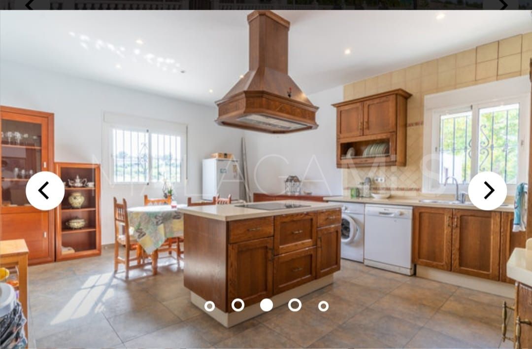 Buy 5 bedrooms country house in Estepona