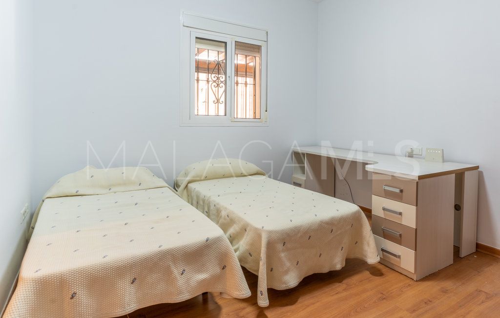Buy 5 bedrooms country house in Estepona