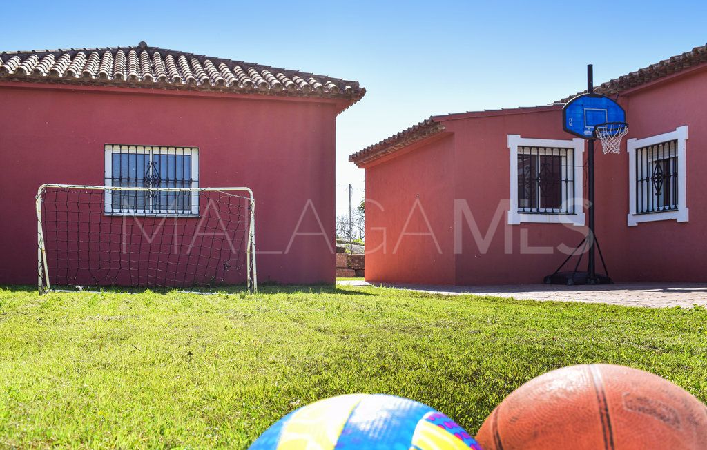 Buy 5 bedrooms country house in Estepona