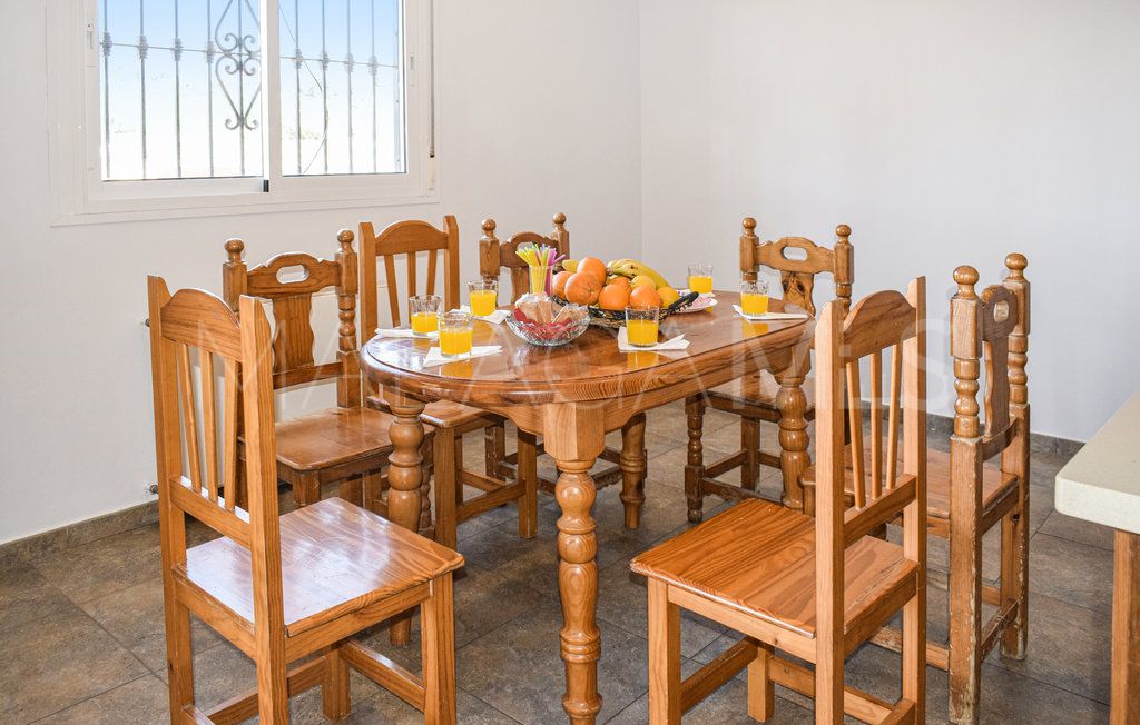 Buy 5 bedrooms country house in Estepona