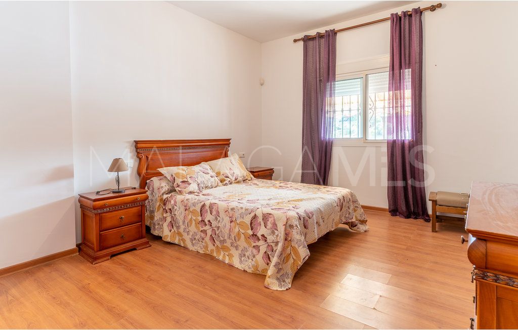 Buy 5 bedrooms country house in Estepona