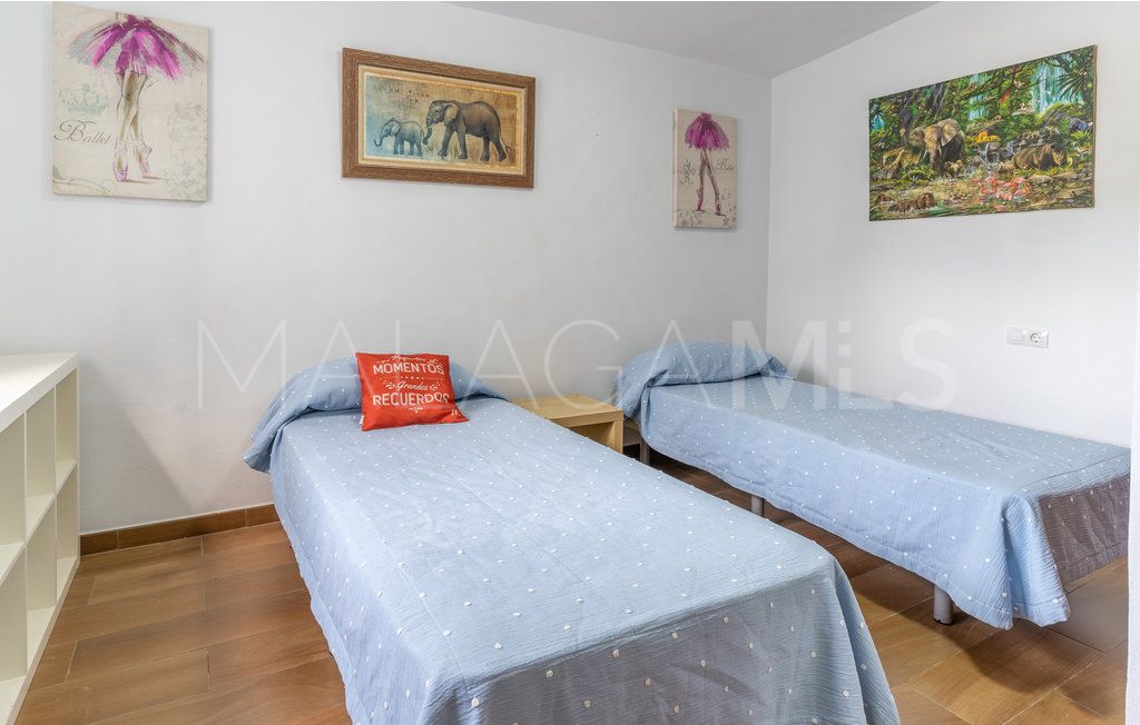 Buy 5 bedrooms country house in Estepona
