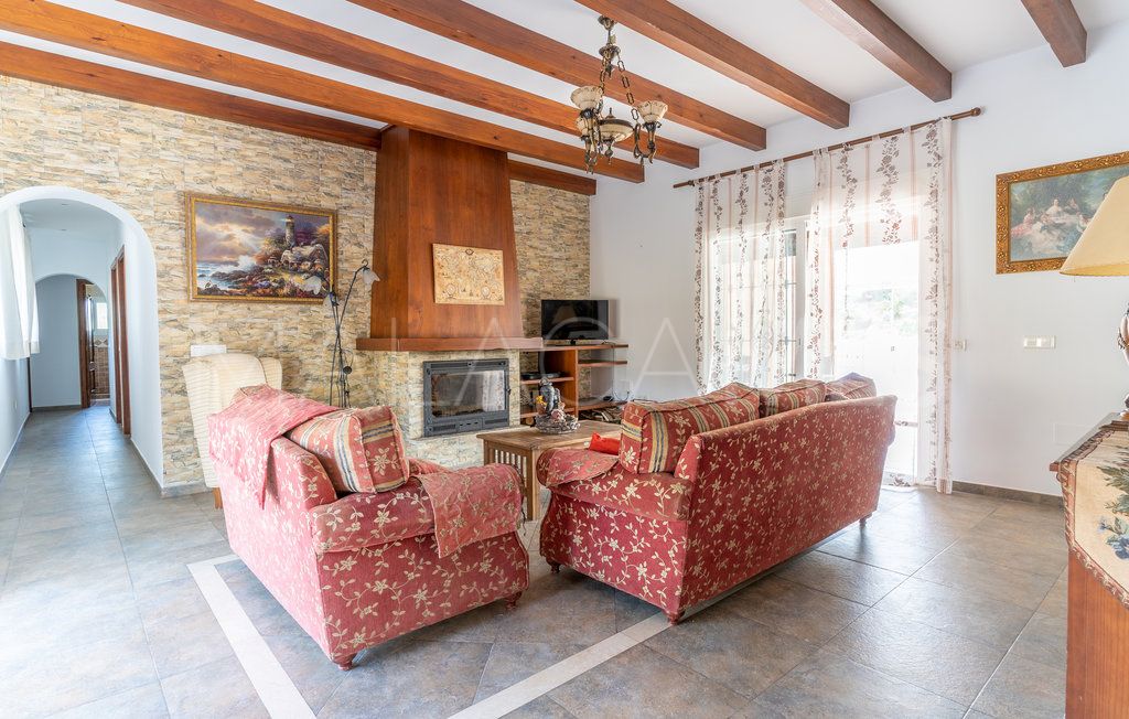 Buy 5 bedrooms country house in Estepona