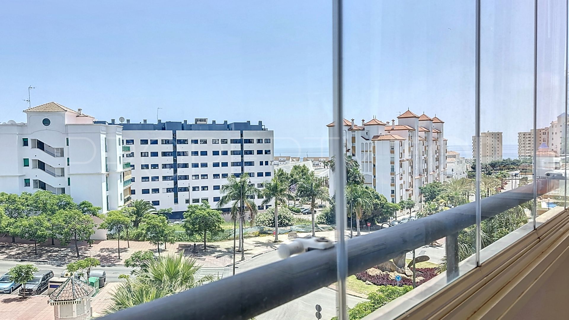 Estepona Puerto, atico con 4 dormitorios en venta