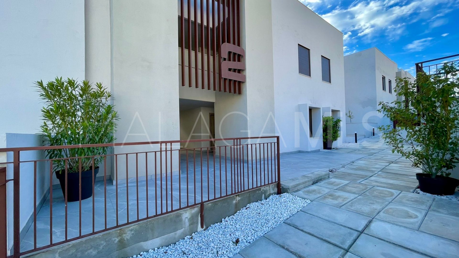 Ground floor apartment in Sierra Blanca Country Club for sale