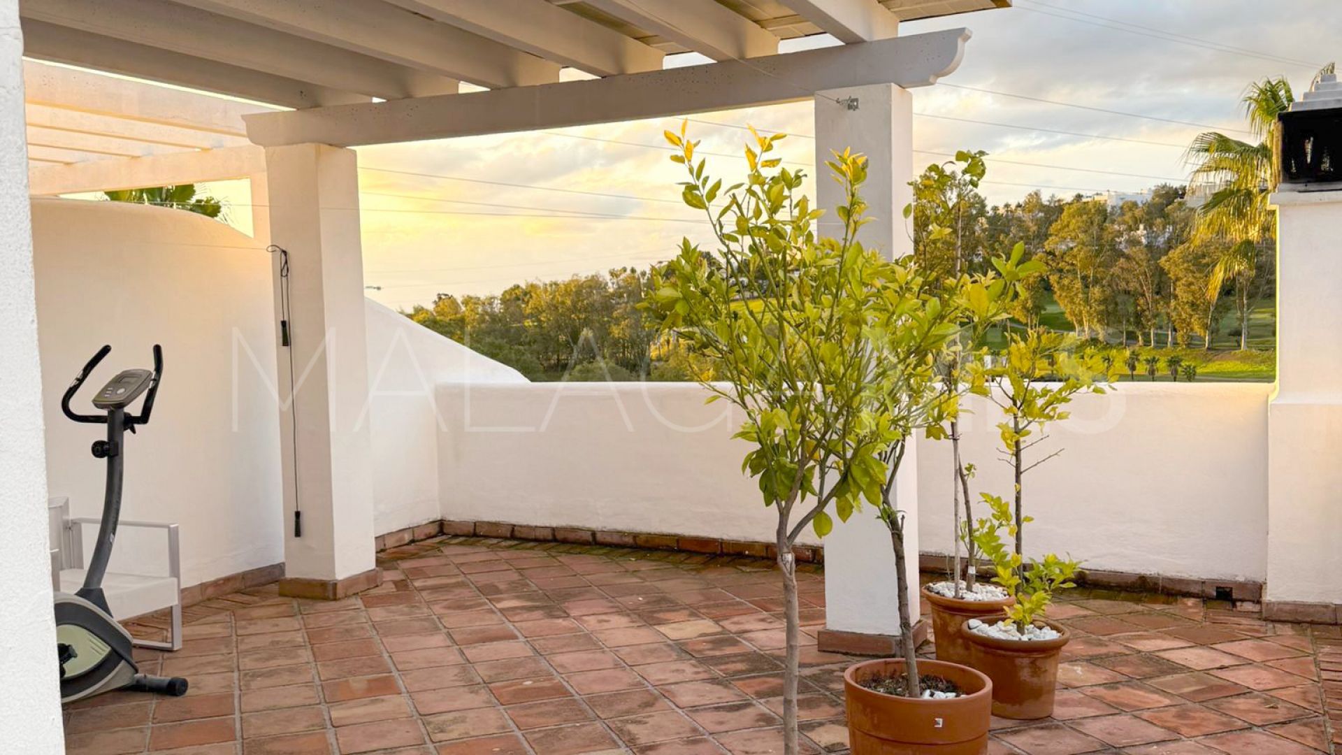 Parhus for sale in Estepona Golf