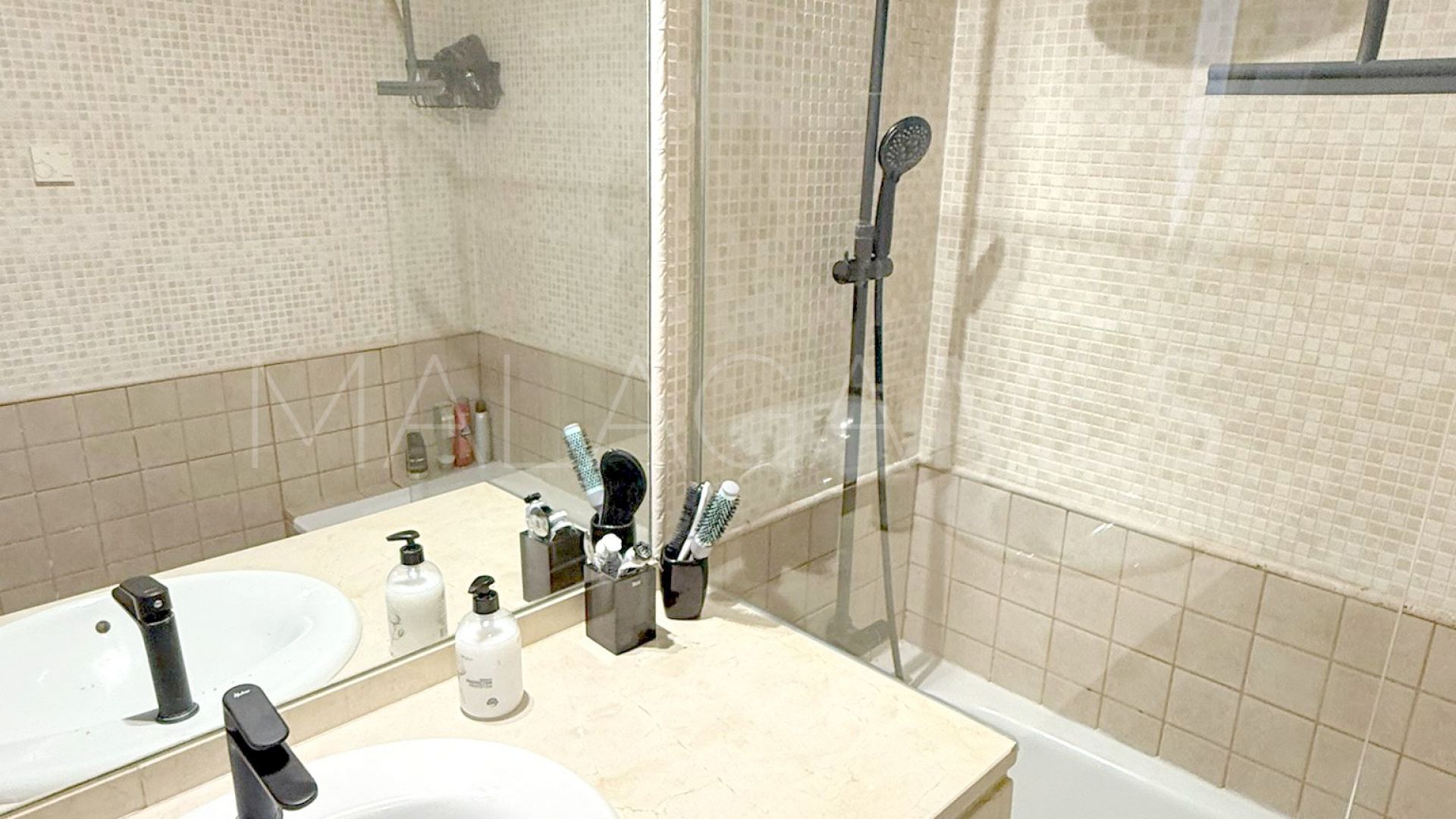 Parhus for sale in Estepona Golf