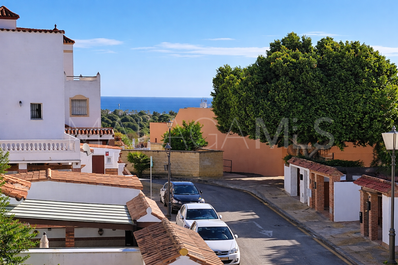 Doppelhaushälfte for sale in Avda de Andalucia - Sierra de Estepona