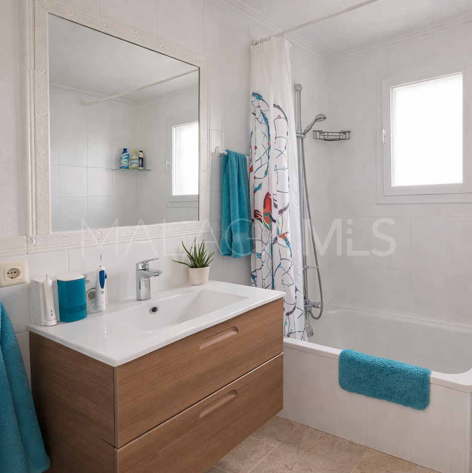 Doppelhaushälfte for sale in Avda de Andalucia - Sierra de Estepona