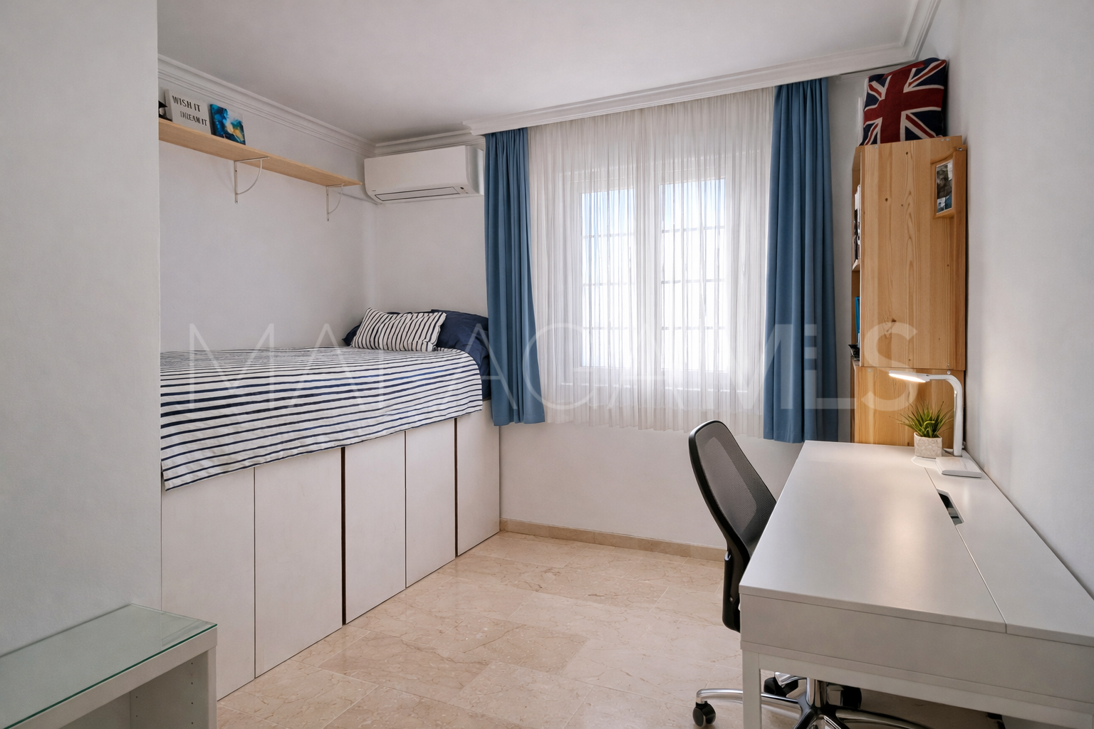 Doppelhaushälfte for sale in Avda de Andalucia - Sierra de Estepona