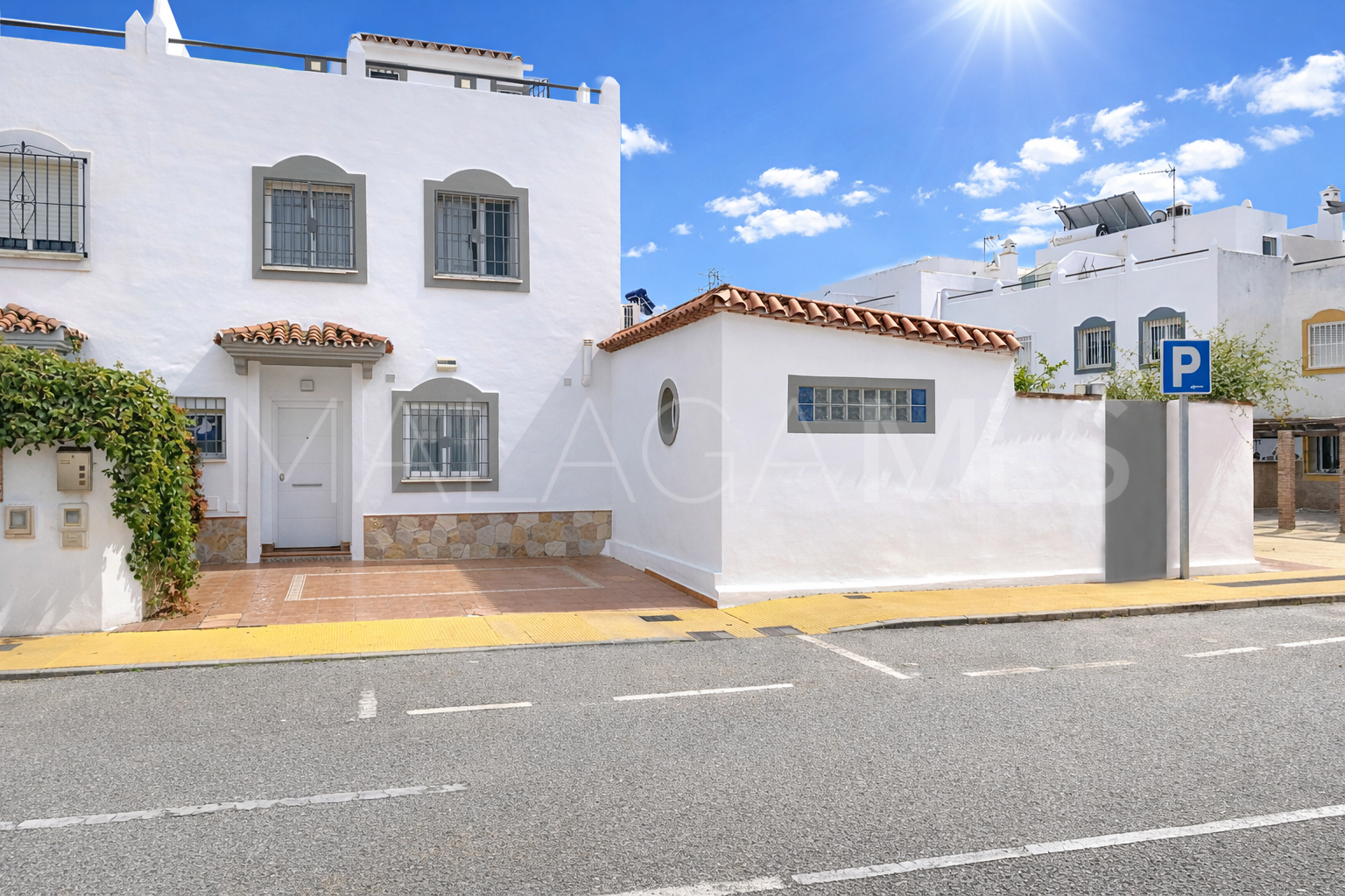 Maison jumelée for sale in Avda de Andalucia - Sierra de Estepona