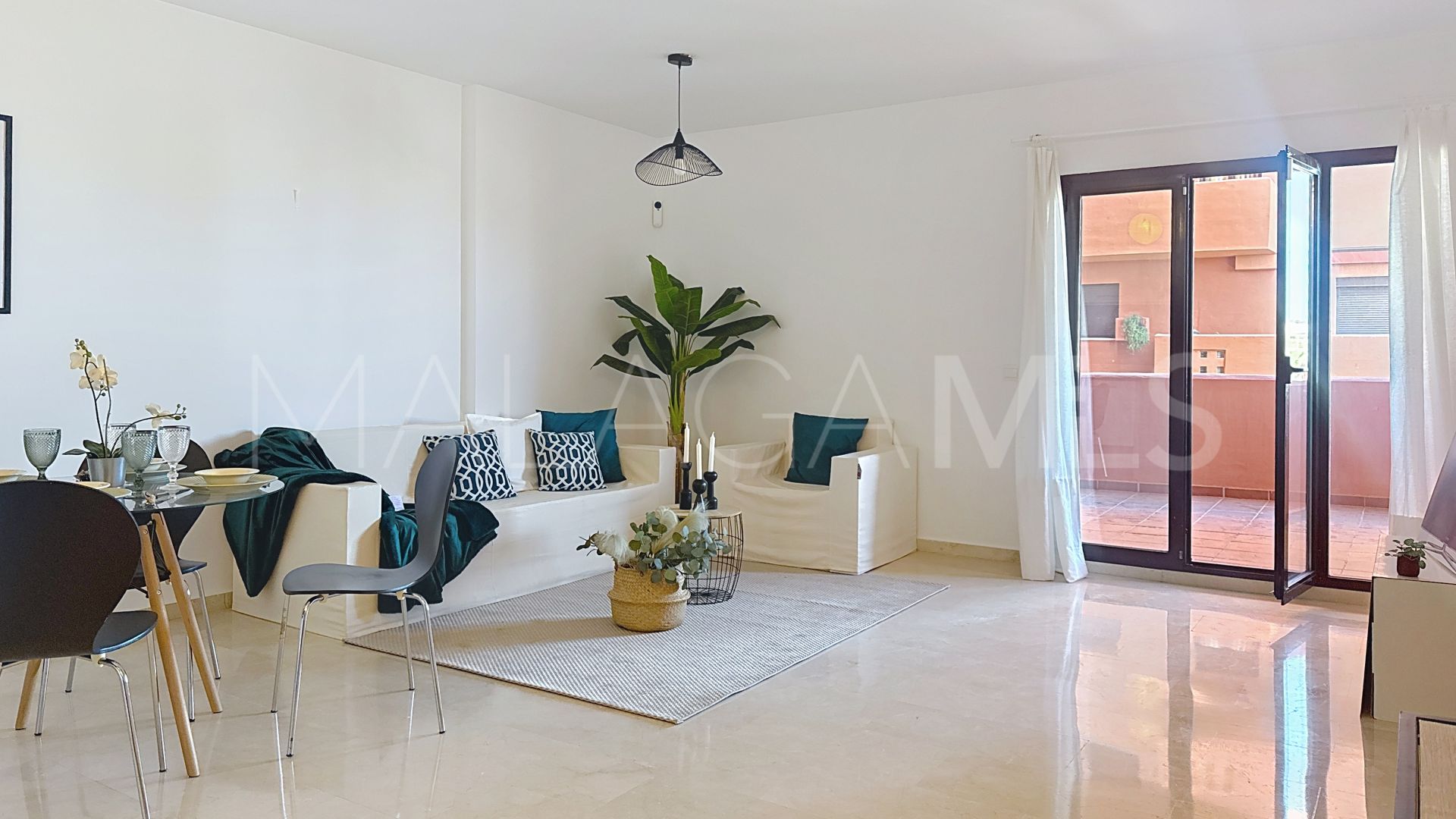 Apartamento for sale with 2 bedrooms in Estepona Puerto