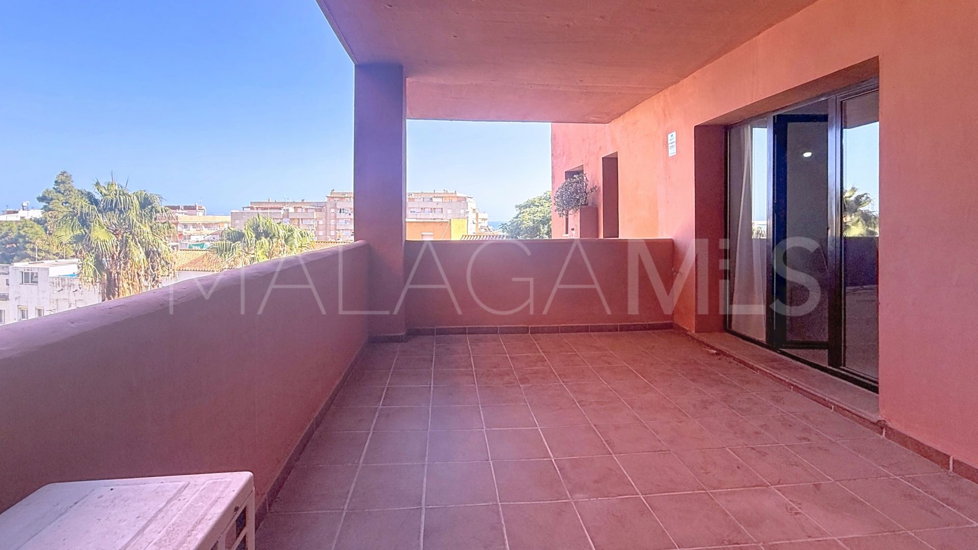 Apartamento for sale with 2 bedrooms in Estepona Puerto