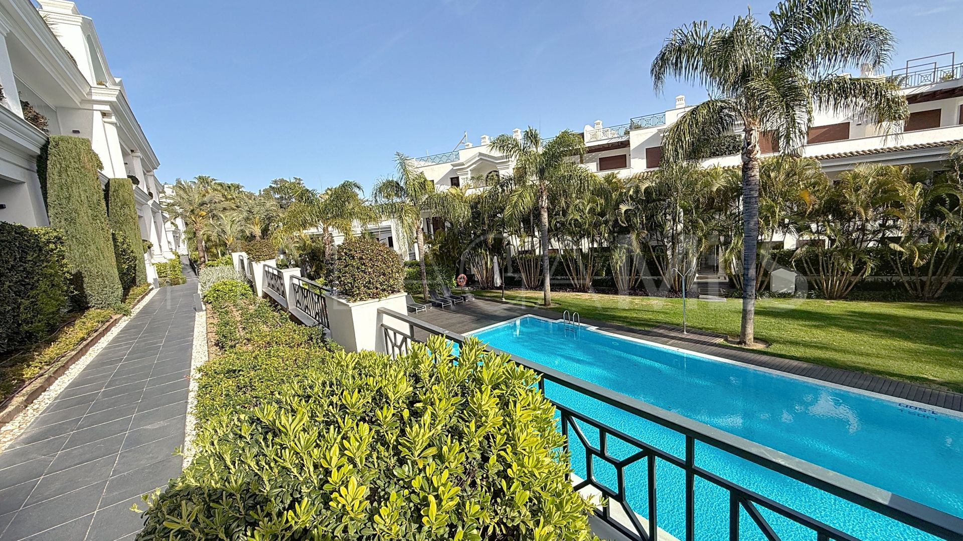 For sale 2 bedrooms ground floor apartment in Doncella Beach