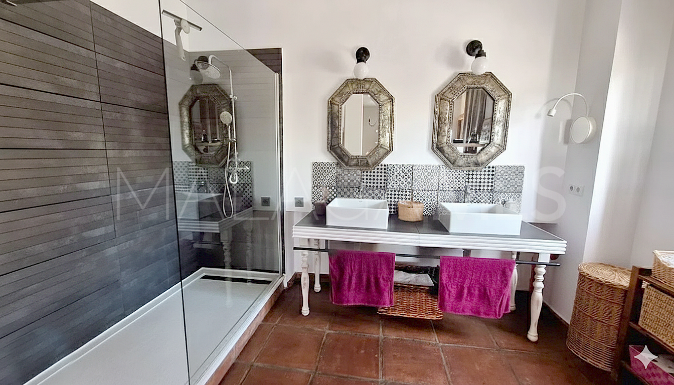 Villa for sale in Estepona Ouest