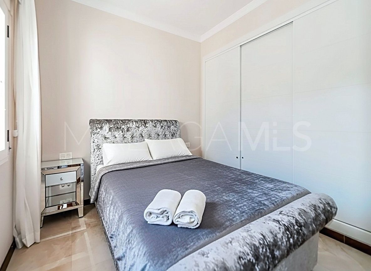 Buy villa in Las Brisas de 5 bedrooms