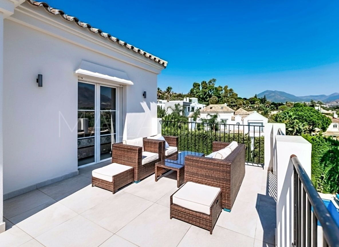Buy villa in Las Brisas de 5 bedrooms