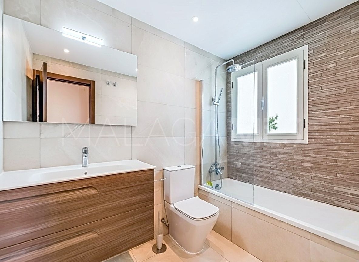 Buy villa in Las Brisas de 5 bedrooms