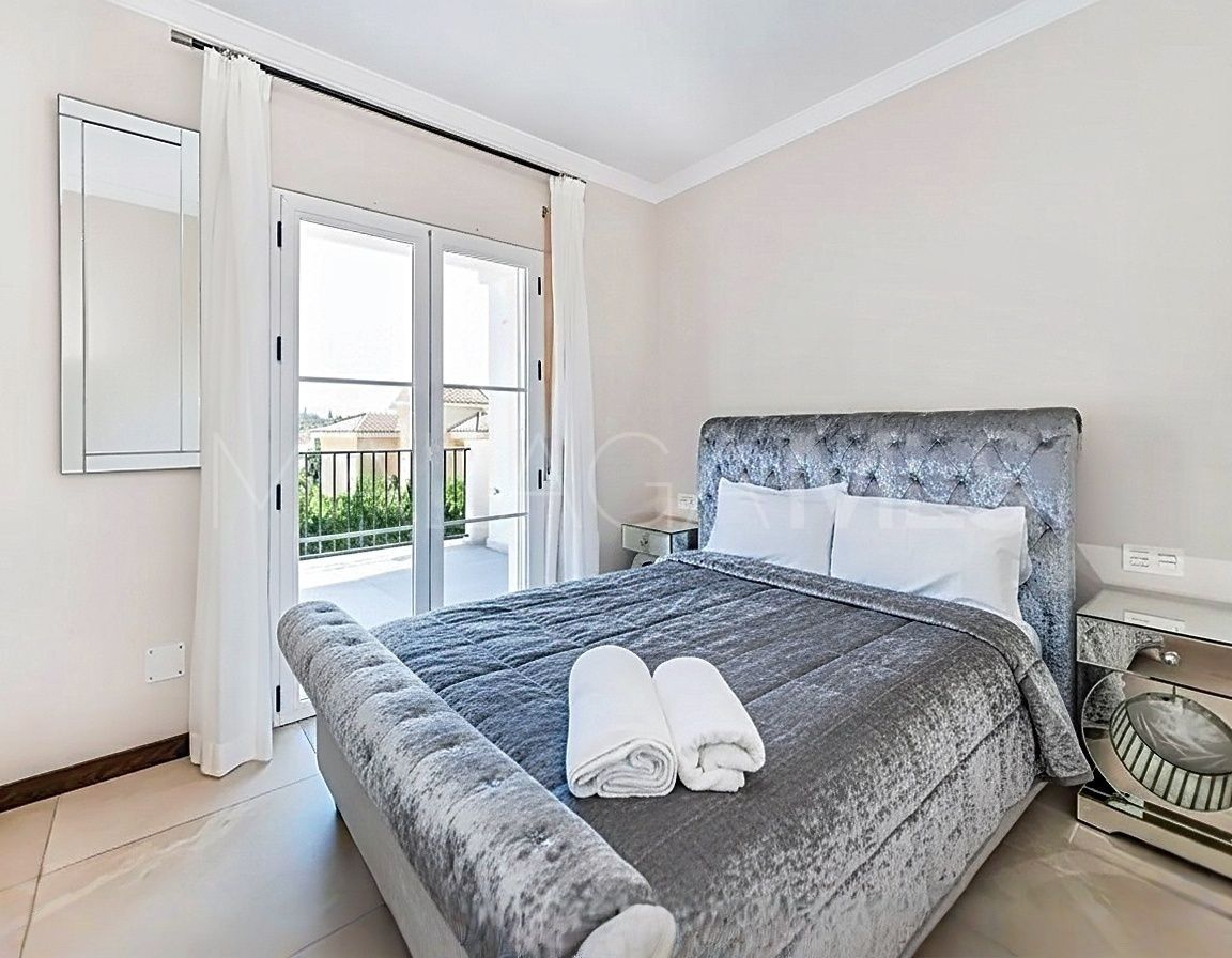 Buy villa in Las Brisas de 5 bedrooms