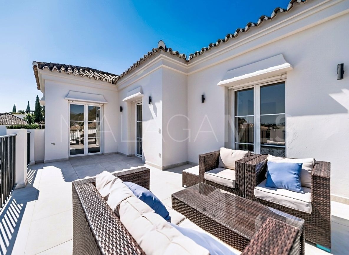 Buy villa in Las Brisas de 5 bedrooms