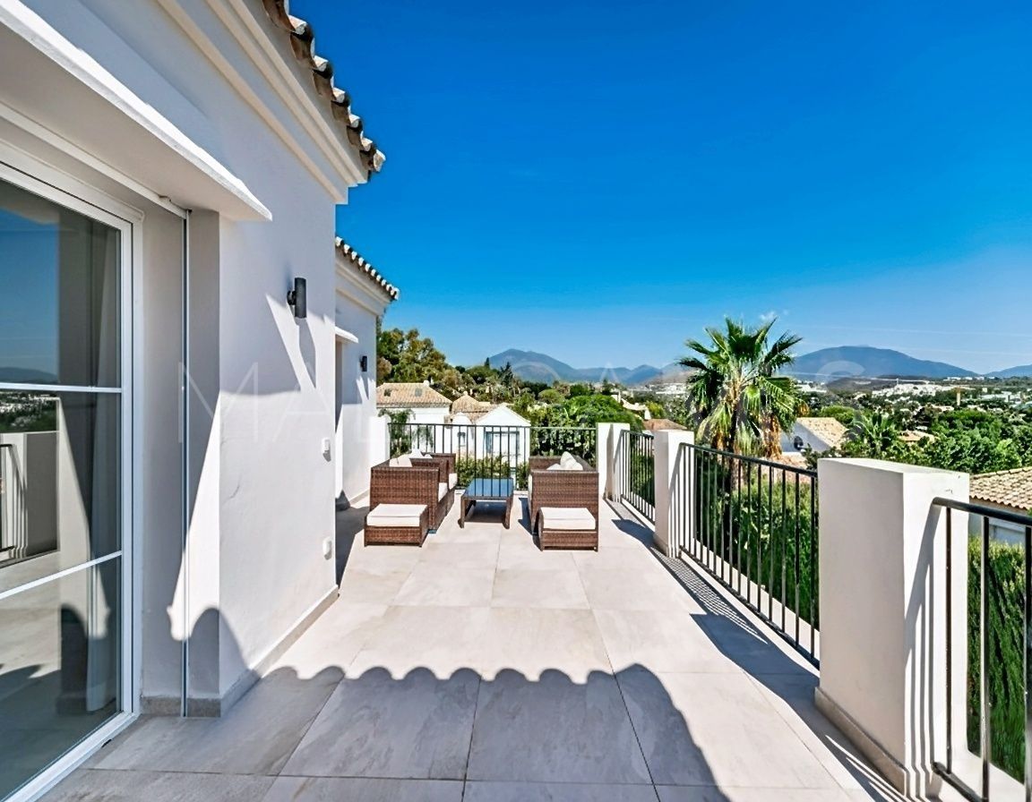 Buy villa in Las Brisas de 5 bedrooms