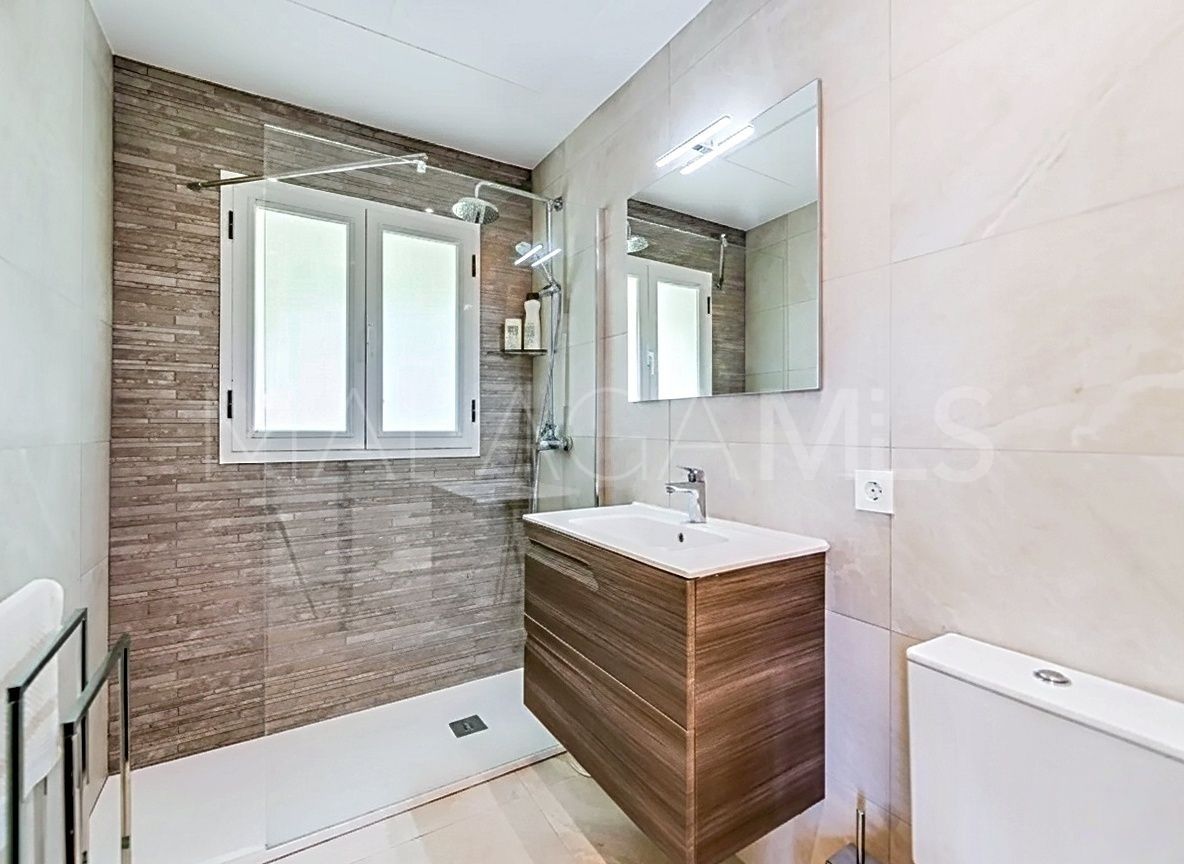 Buy villa in Las Brisas de 5 bedrooms