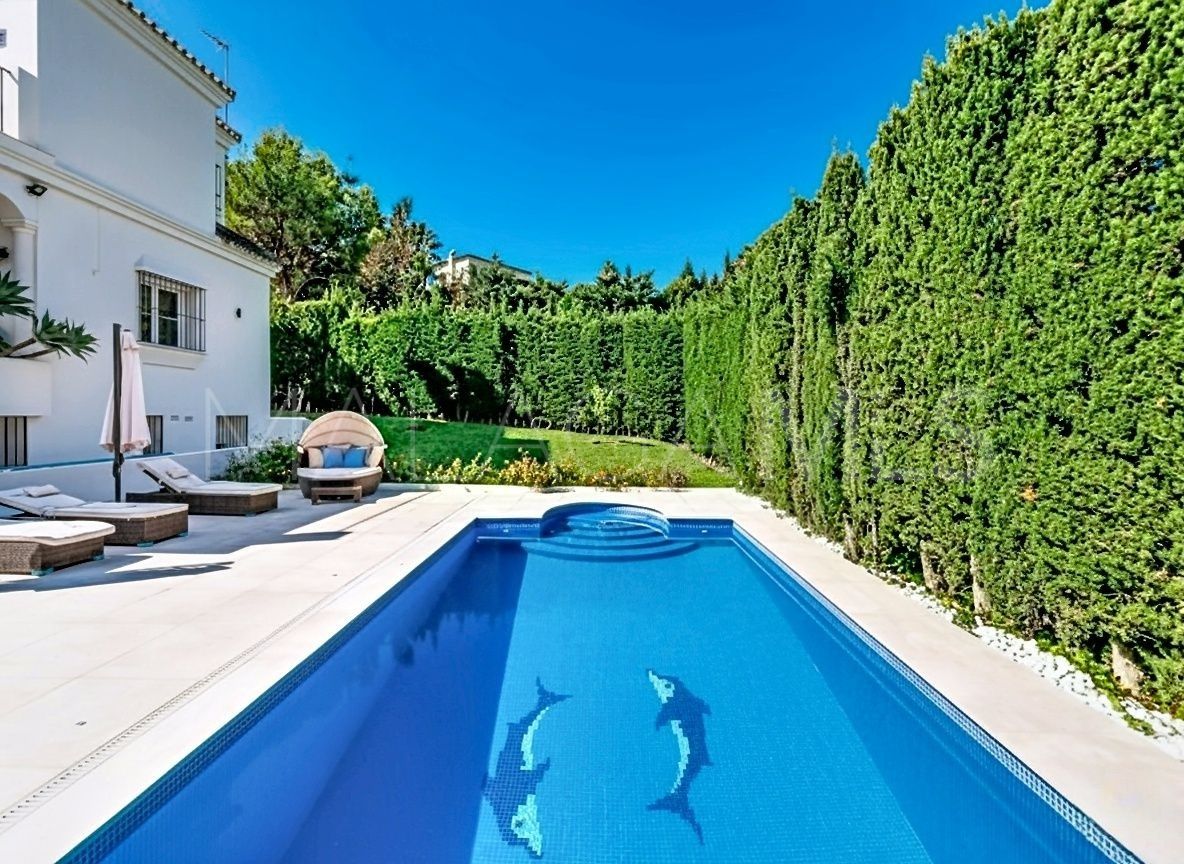 Buy villa in Las Brisas de 5 bedrooms