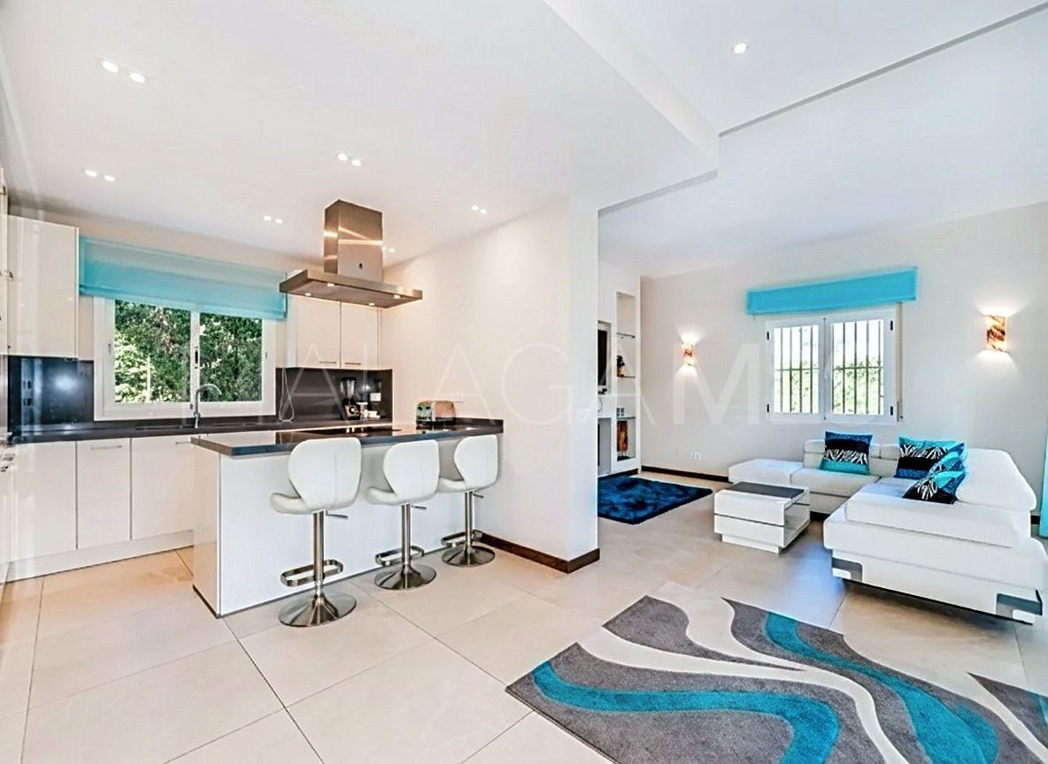 Buy villa in Las Brisas de 5 bedrooms