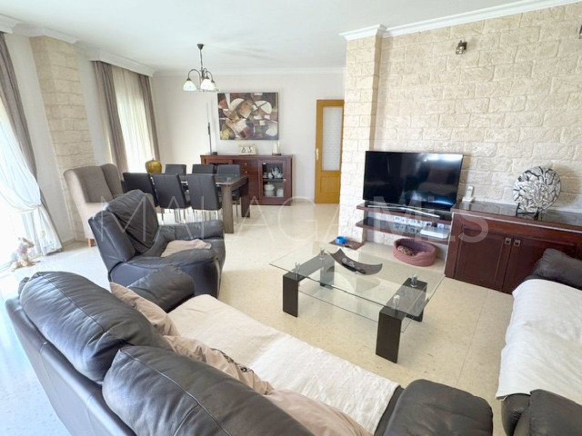 4 bedrooms duplex penthouse in Estepona Centre for sale
