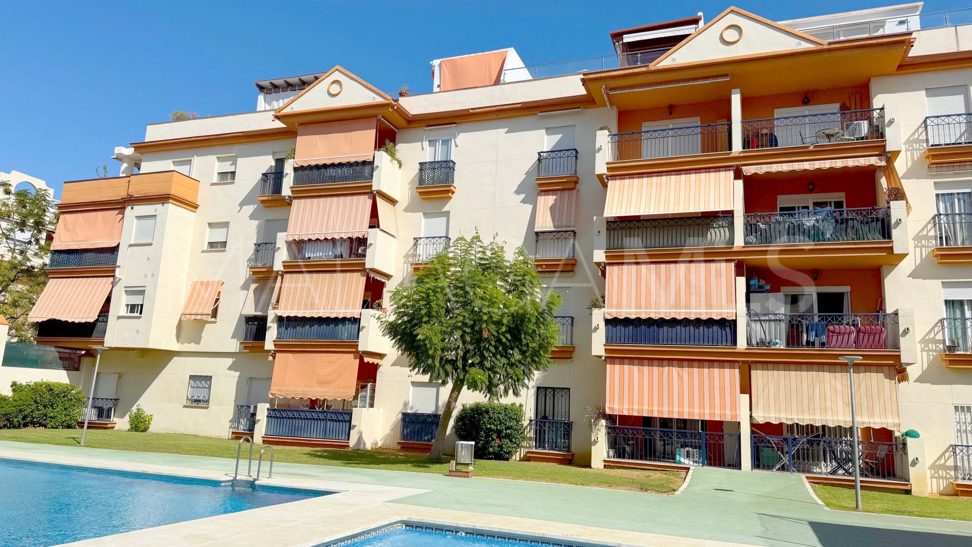 4 bedrooms duplex penthouse in Estepona Centre for sale