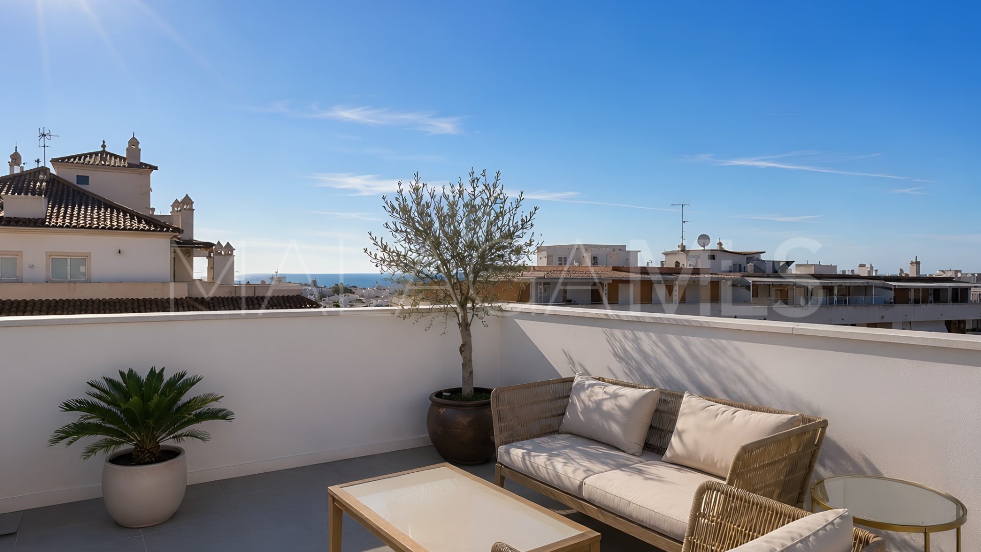 For sale penthouse in Estepona Centre