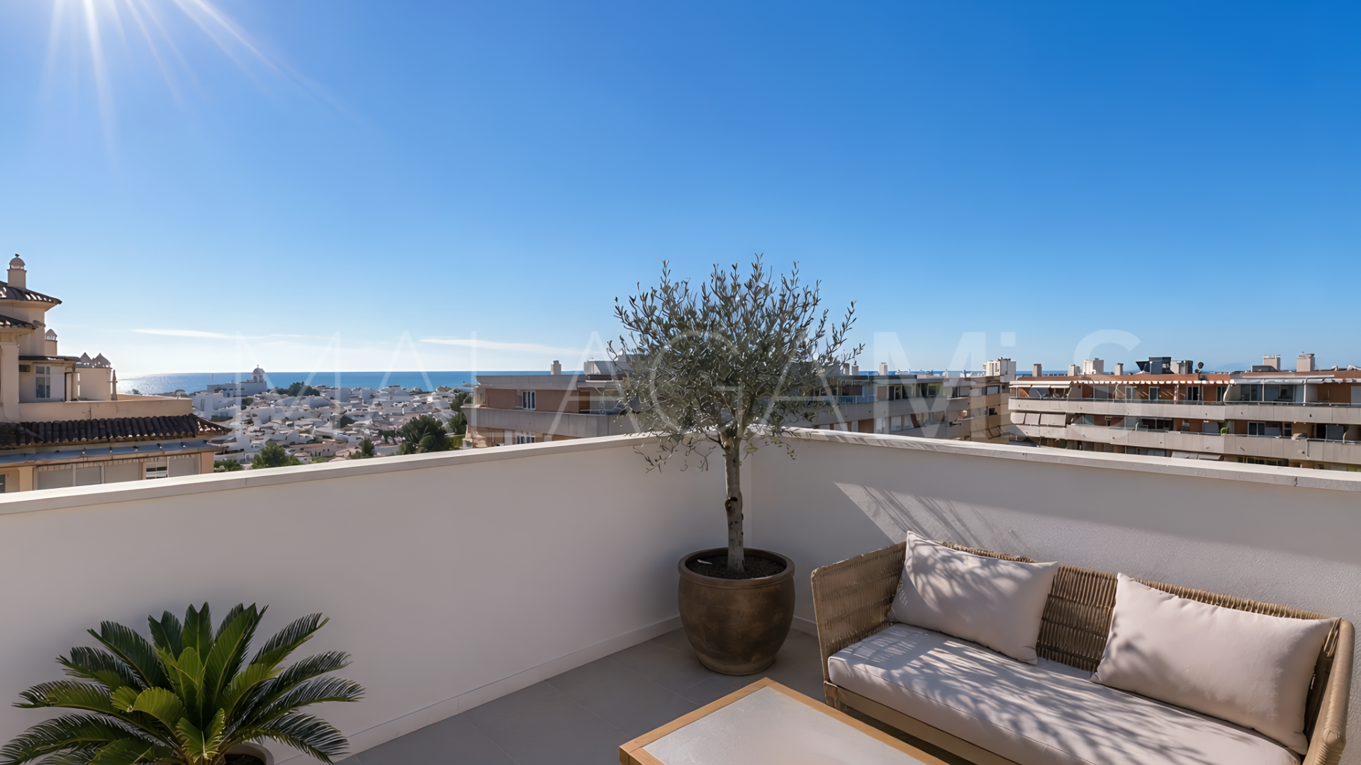 For sale penthouse in Estepona Centre