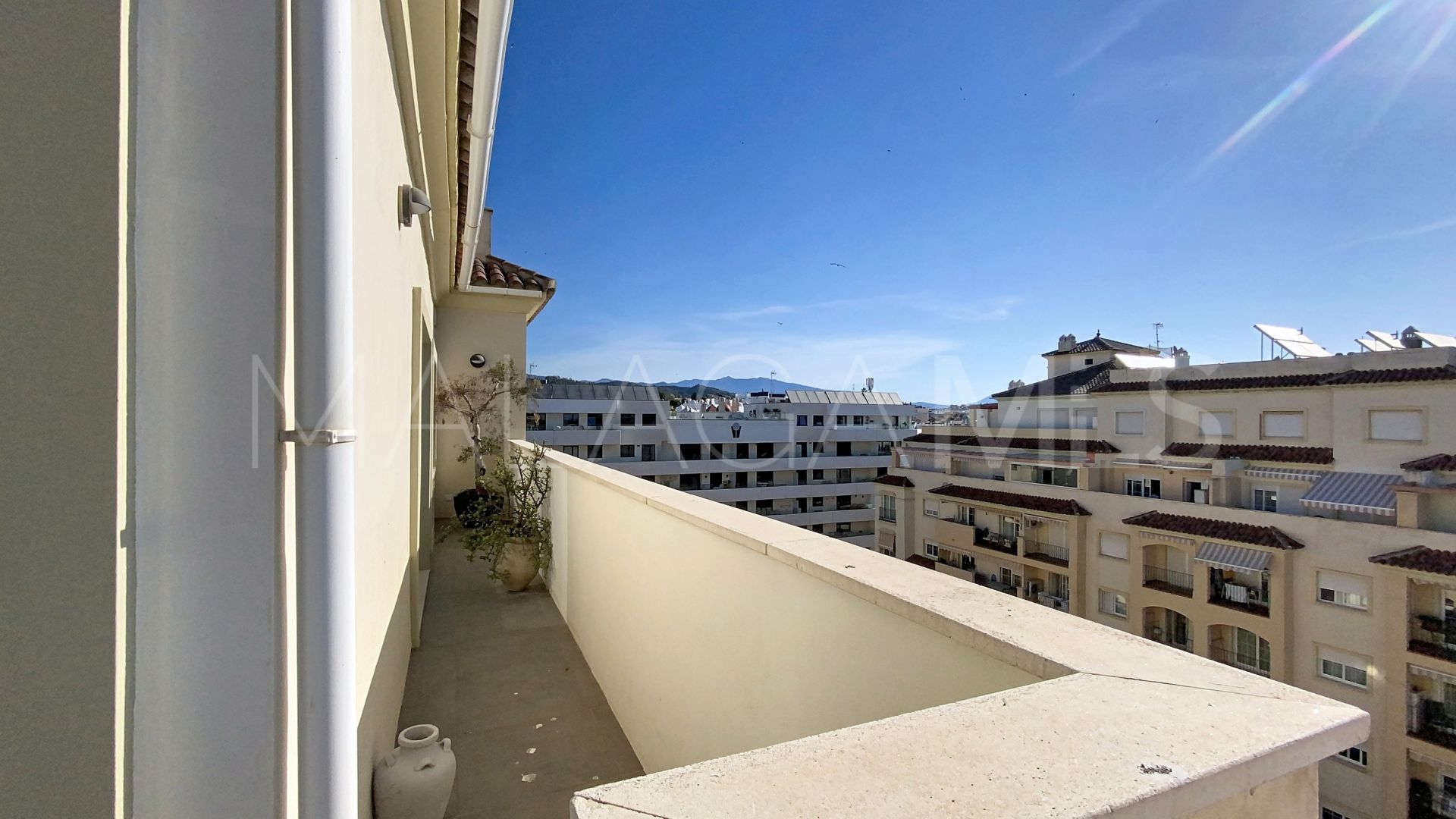 For sale penthouse in Estepona Centre