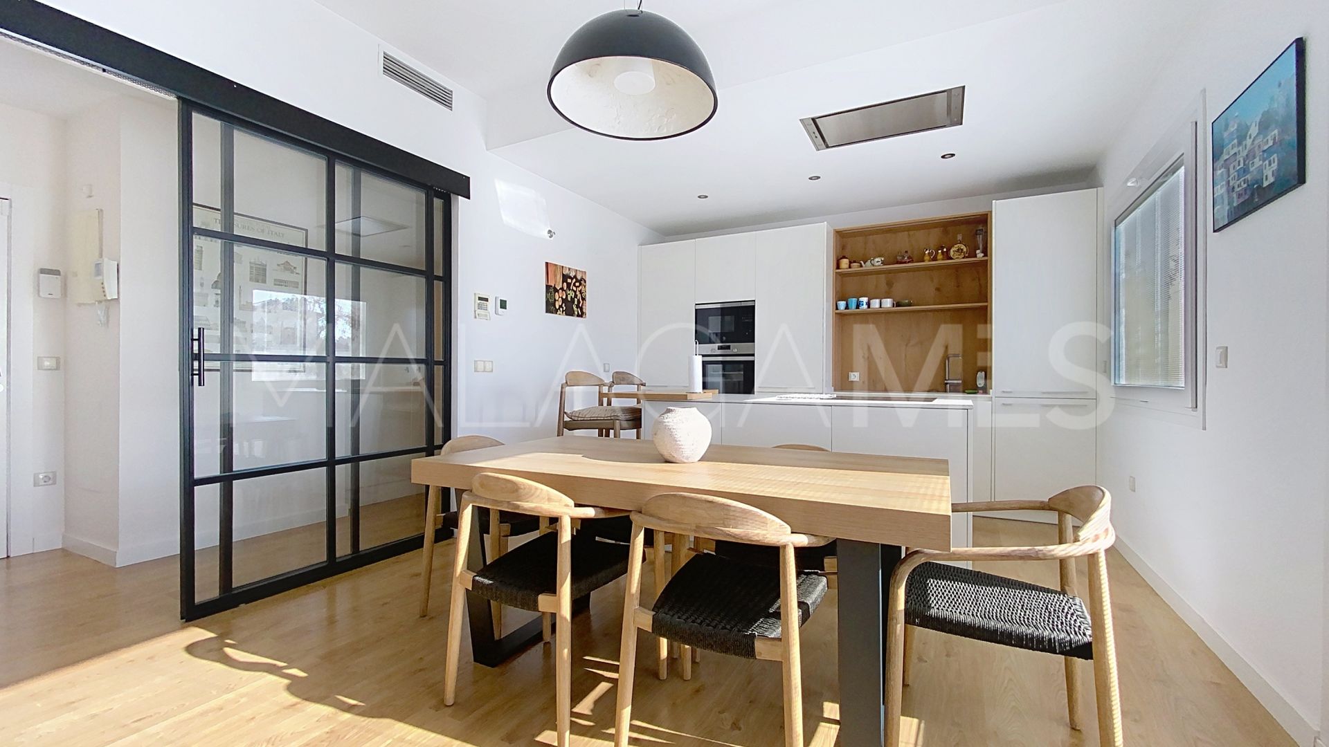 For sale penthouse in Estepona Centre