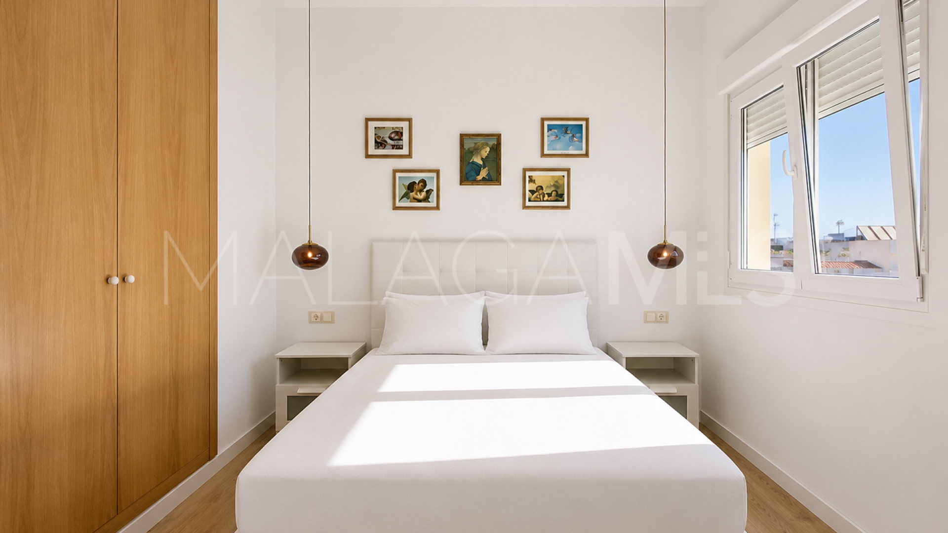 For sale penthouse in Estepona Centre
