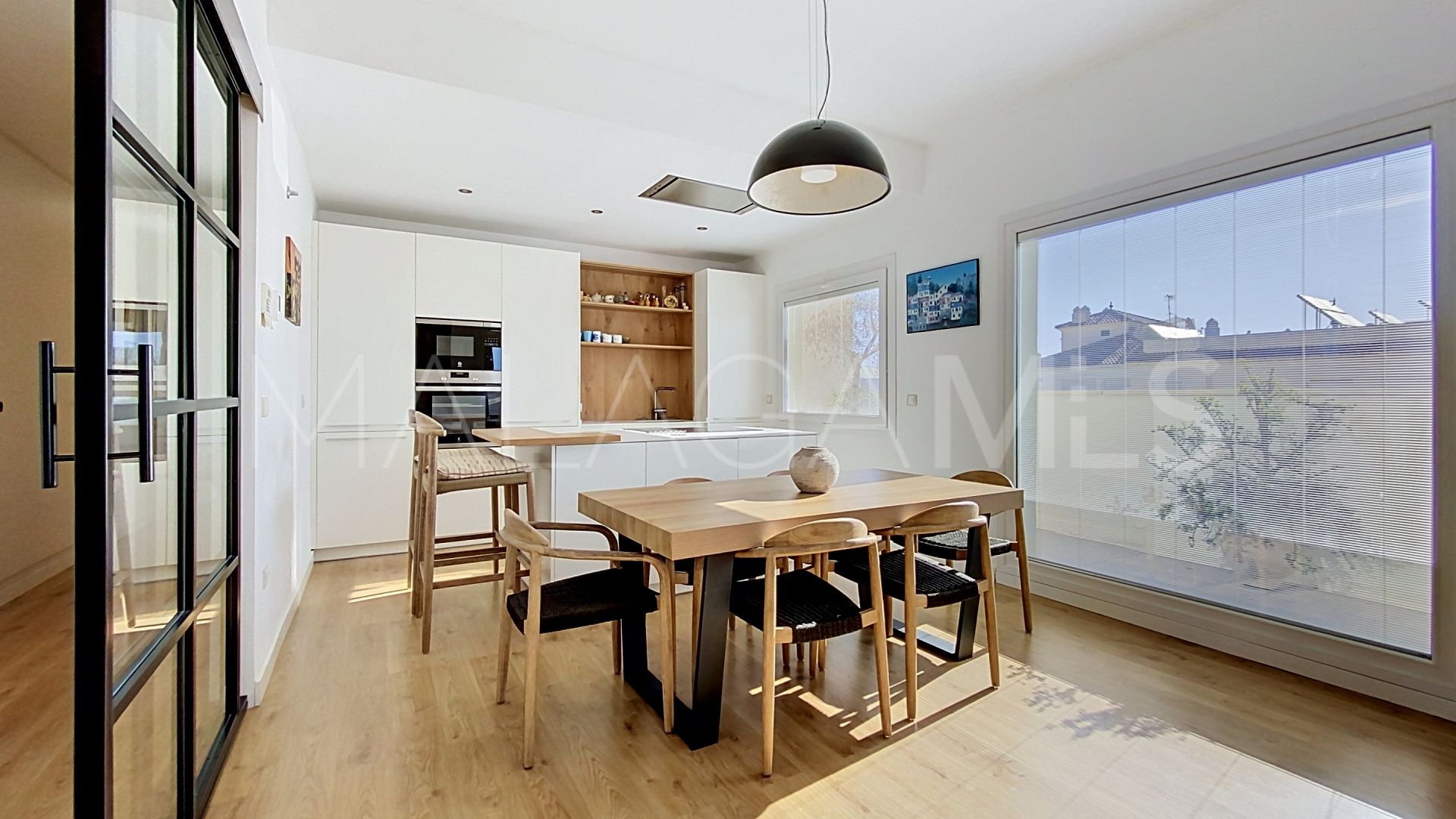 For sale penthouse in Estepona Centre