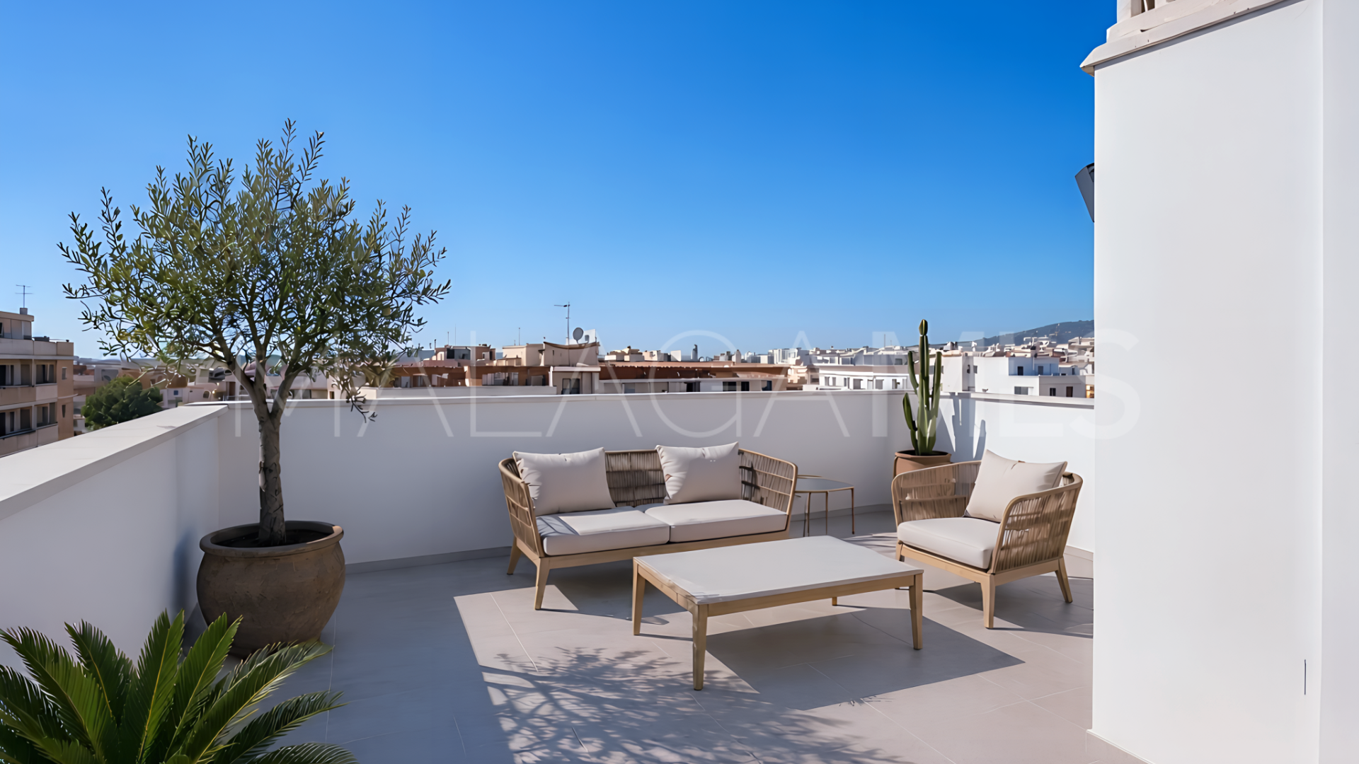 For sale penthouse in Estepona Centre