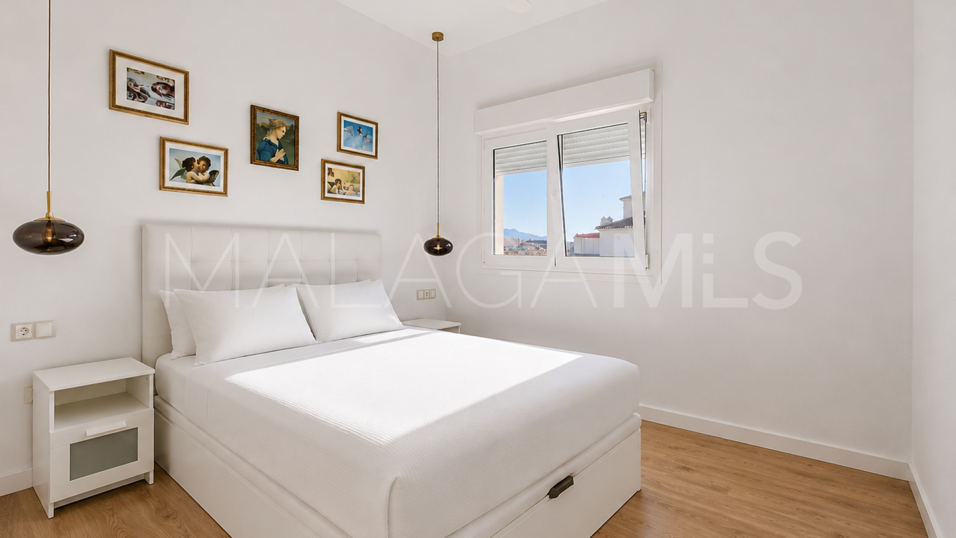 For sale penthouse in Estepona Centre