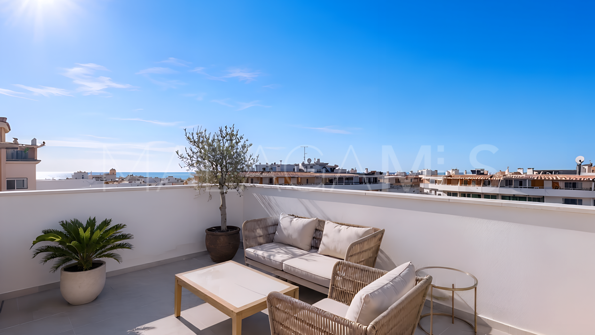 For sale penthouse in Estepona Centre