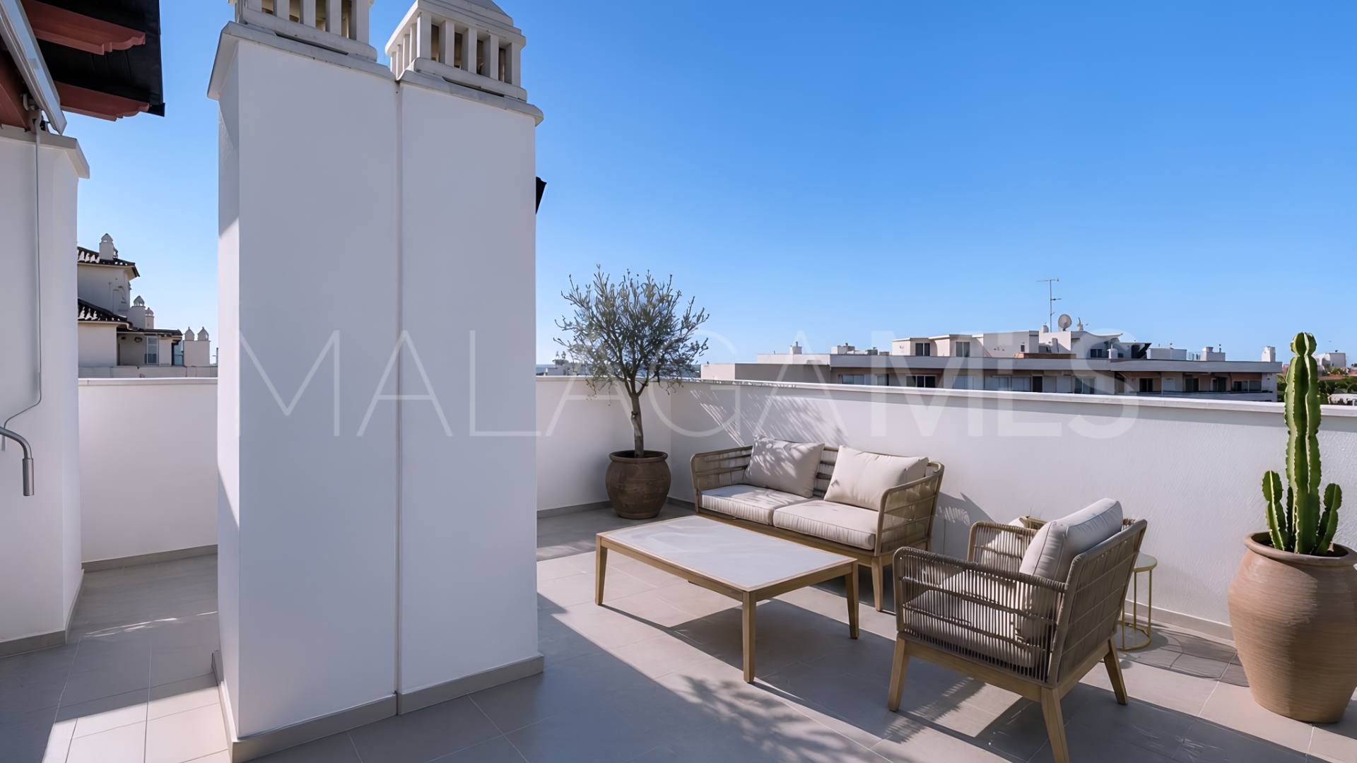 For sale penthouse in Estepona Centre