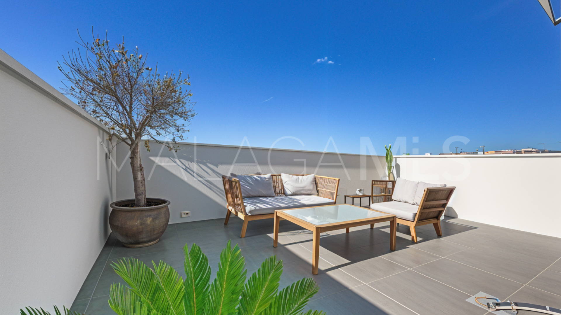 For sale penthouse in Estepona Centre