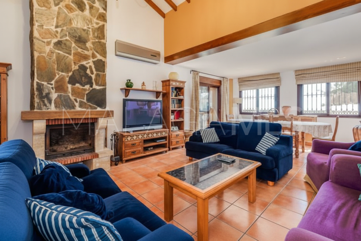 Buy country house with 6 bedrooms in Los Reales - Sierra Estepona