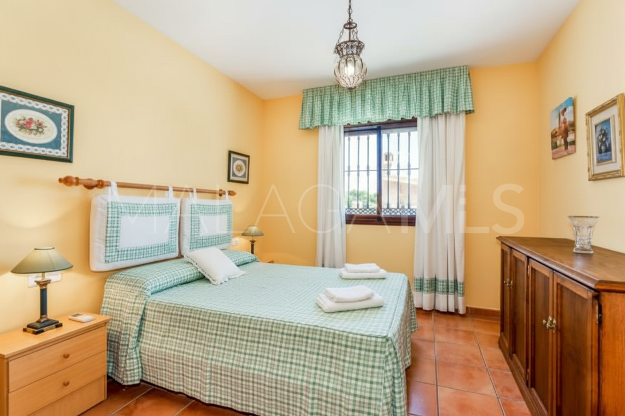 Buy country house with 6 bedrooms in Los Reales - Sierra Estepona