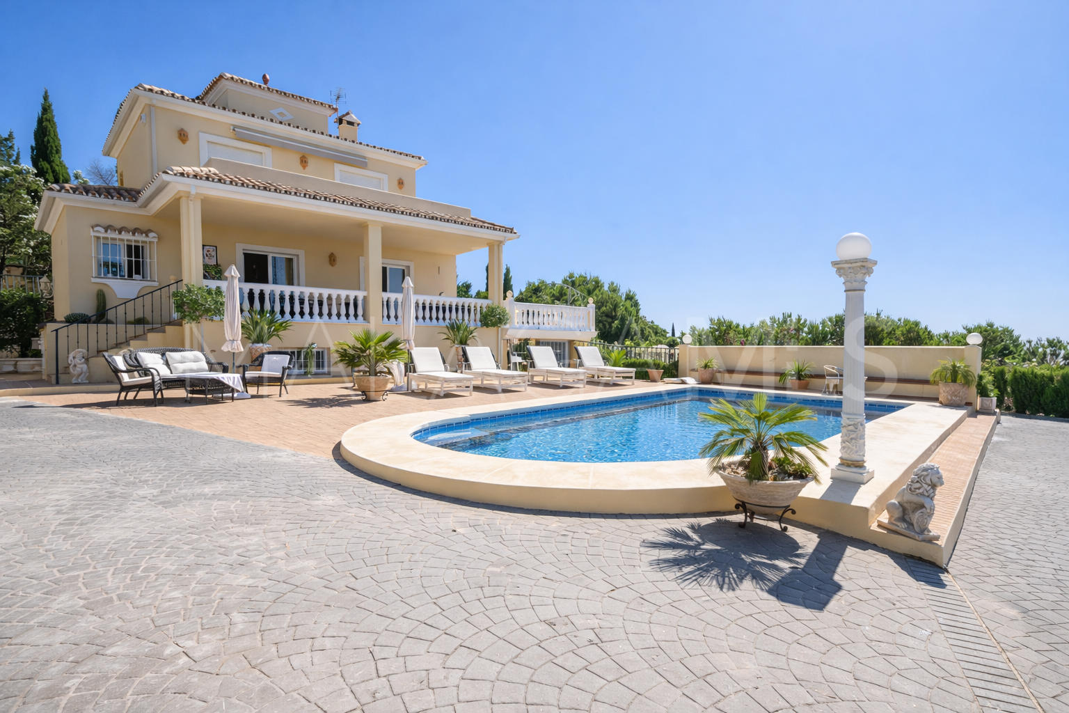 Buy Los Reales - Sierra Estepona finca with 6 bedrooms