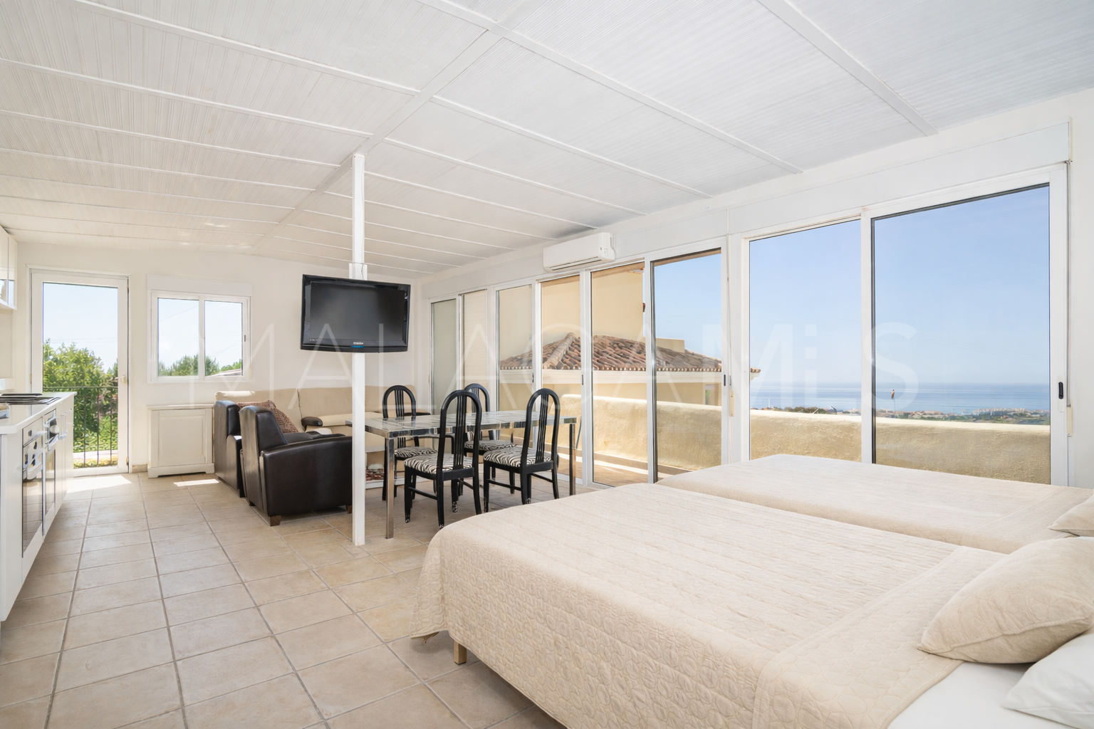 Buy Los Reales - Sierra Estepona finca with 6 bedrooms