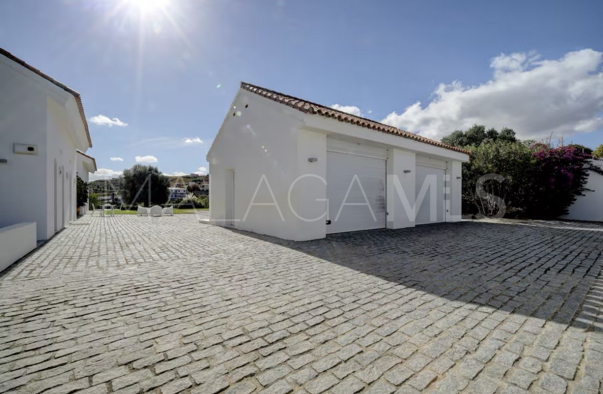 Villa for sale in Manilva