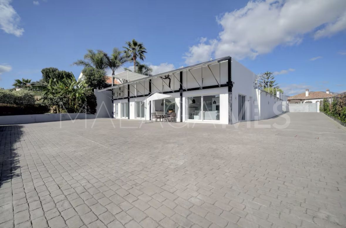 Villa for sale in Manilva