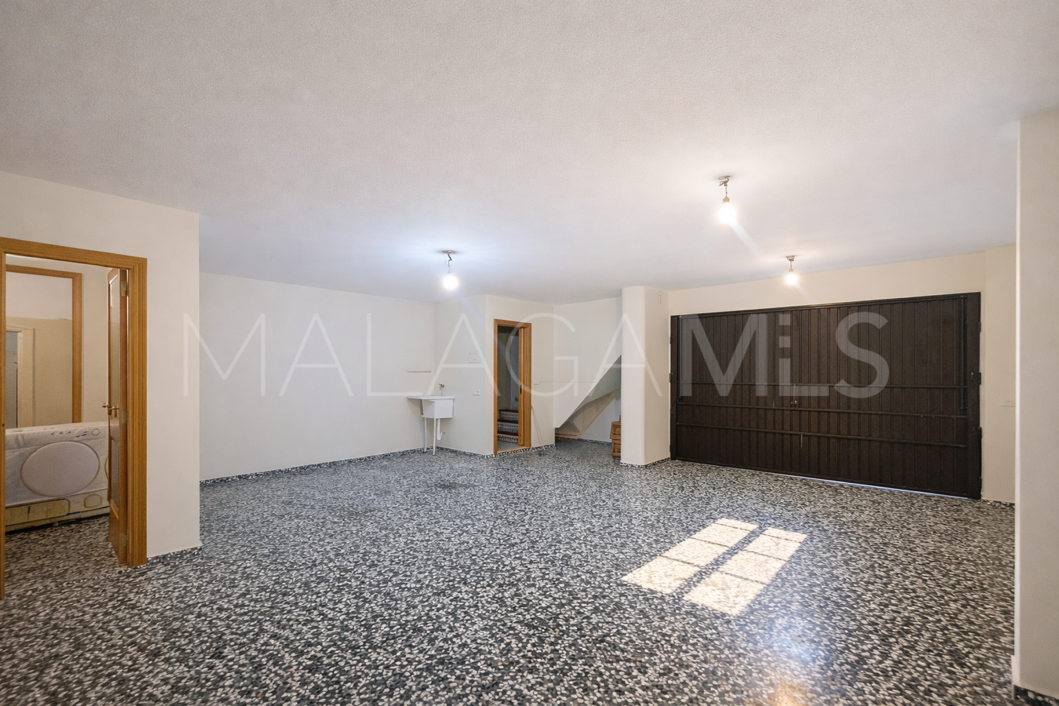 Buy villa with 5 bedrooms in El Padron