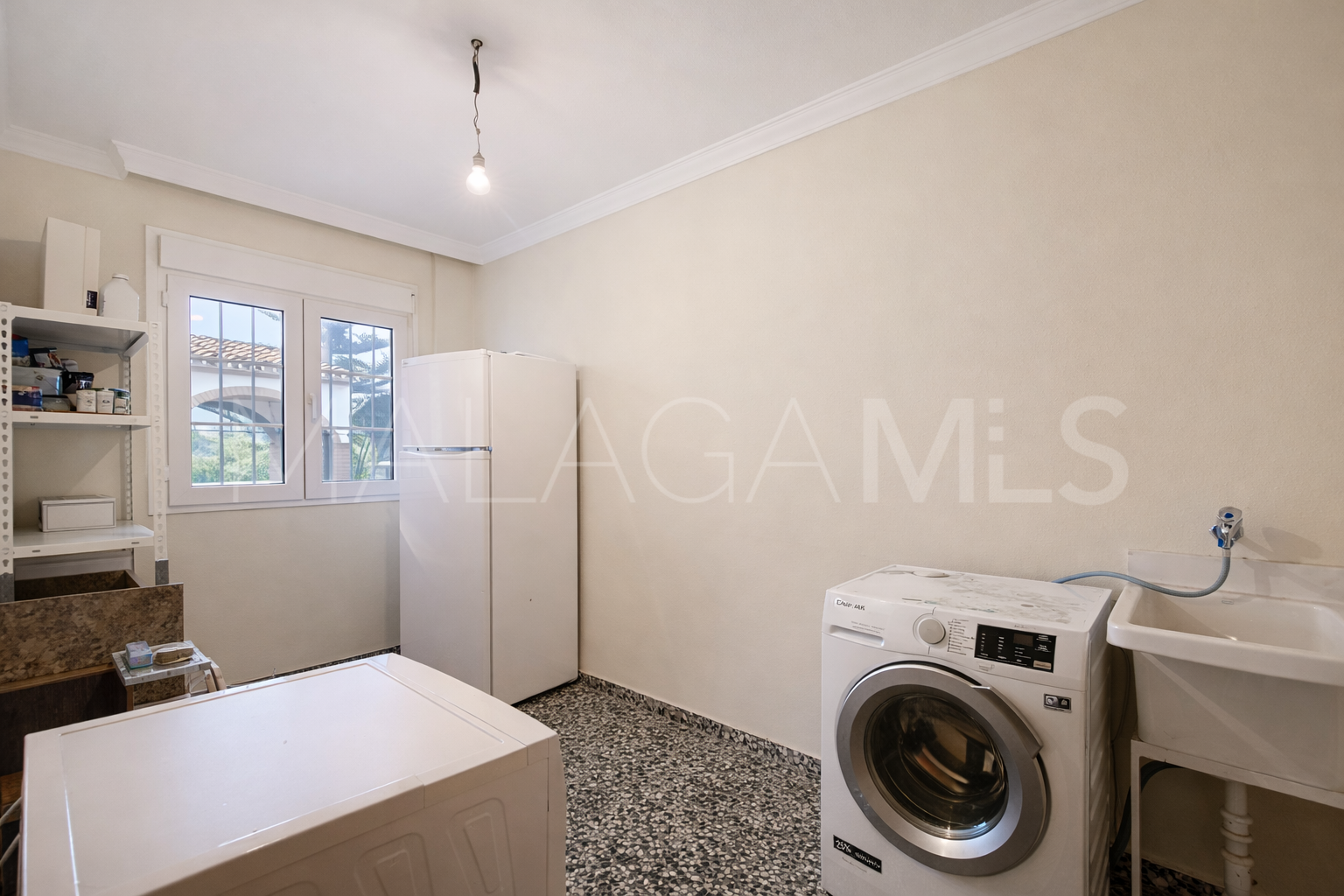 Buy villa with 5 bedrooms in El Padron